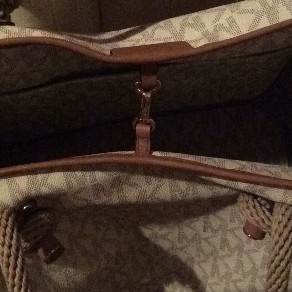 Handbag - Picture 4 of 4